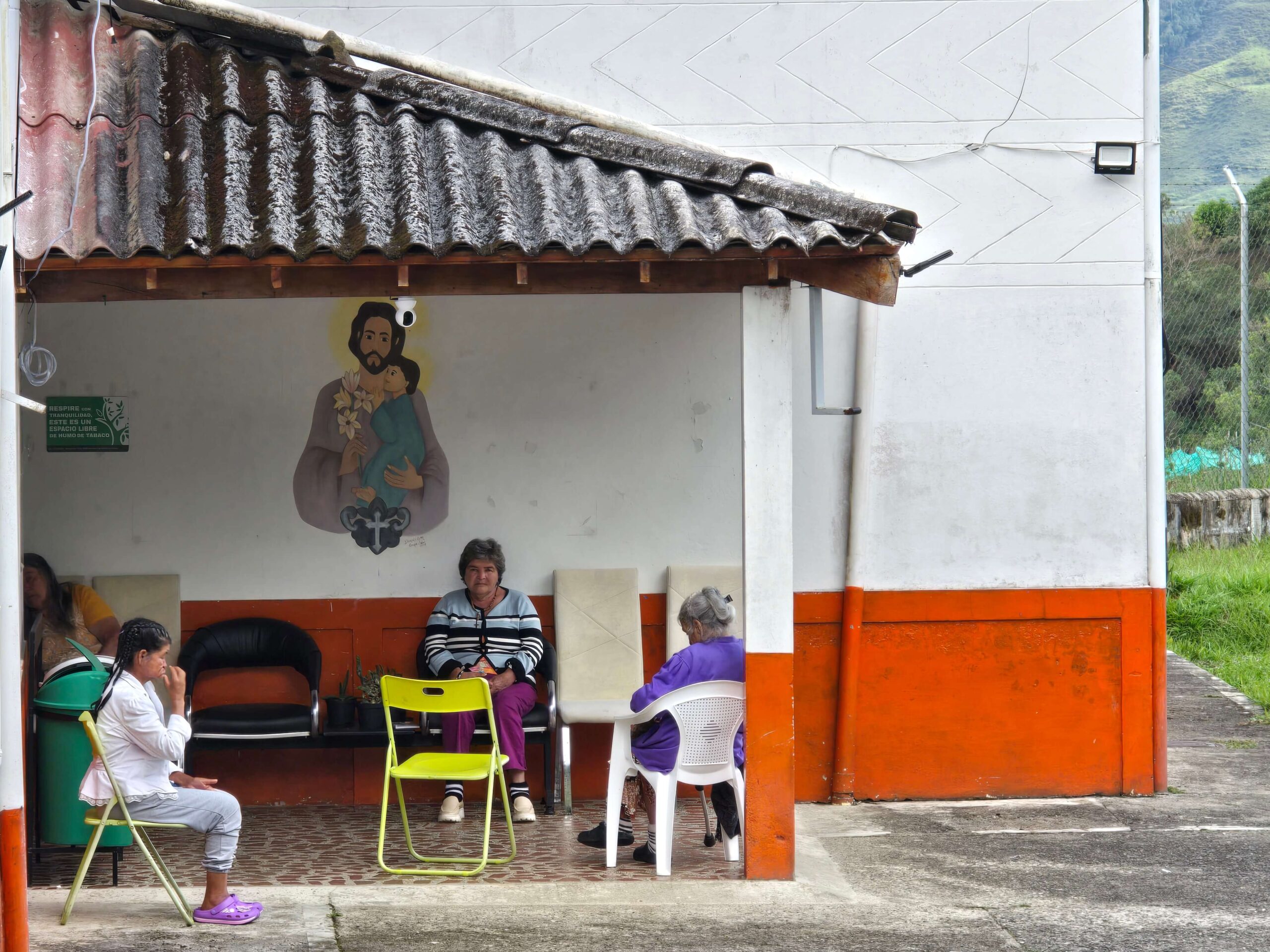 Grupo de adultos mayores Reunión de abuelos Comunidad de la tercera edad Actividades para mayores Amigos de la vejez Grupo de ancianos activos Convivencia de abuelos Club de la tercera edad Sonrisas de la vejez Amistad en la vejez